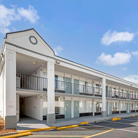 אורנג' פארק Rodeway Inn מראה חיצוני תמונה