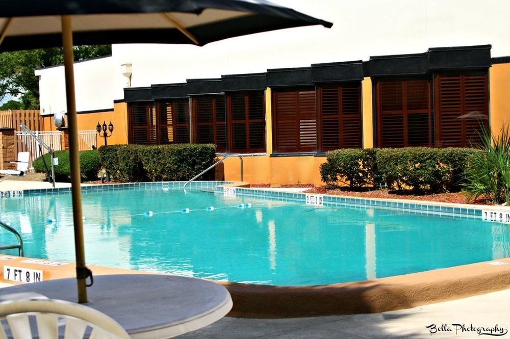אורנג' פארק Rodeway Inn מתקנים תמונה