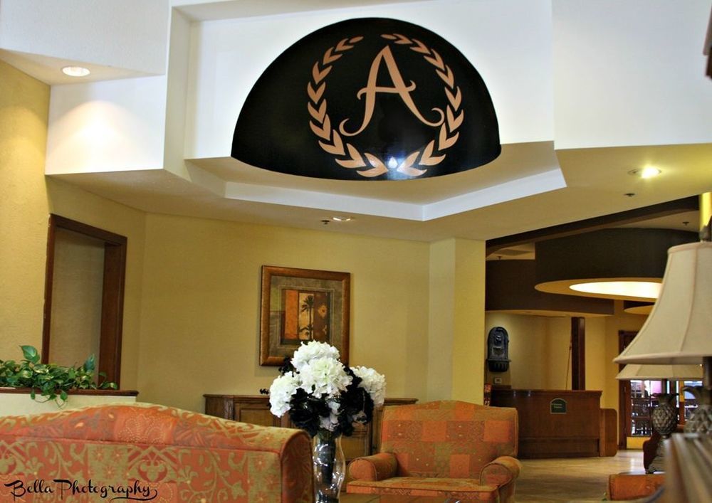 אורנג' פארק Rodeway Inn מראה פנימי תמונה