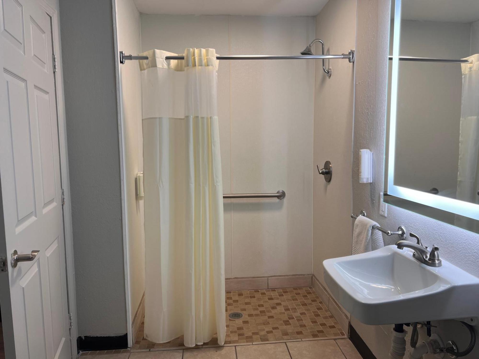 אורנג' פארק Rodeway Inn מראה חיצוני תמונה