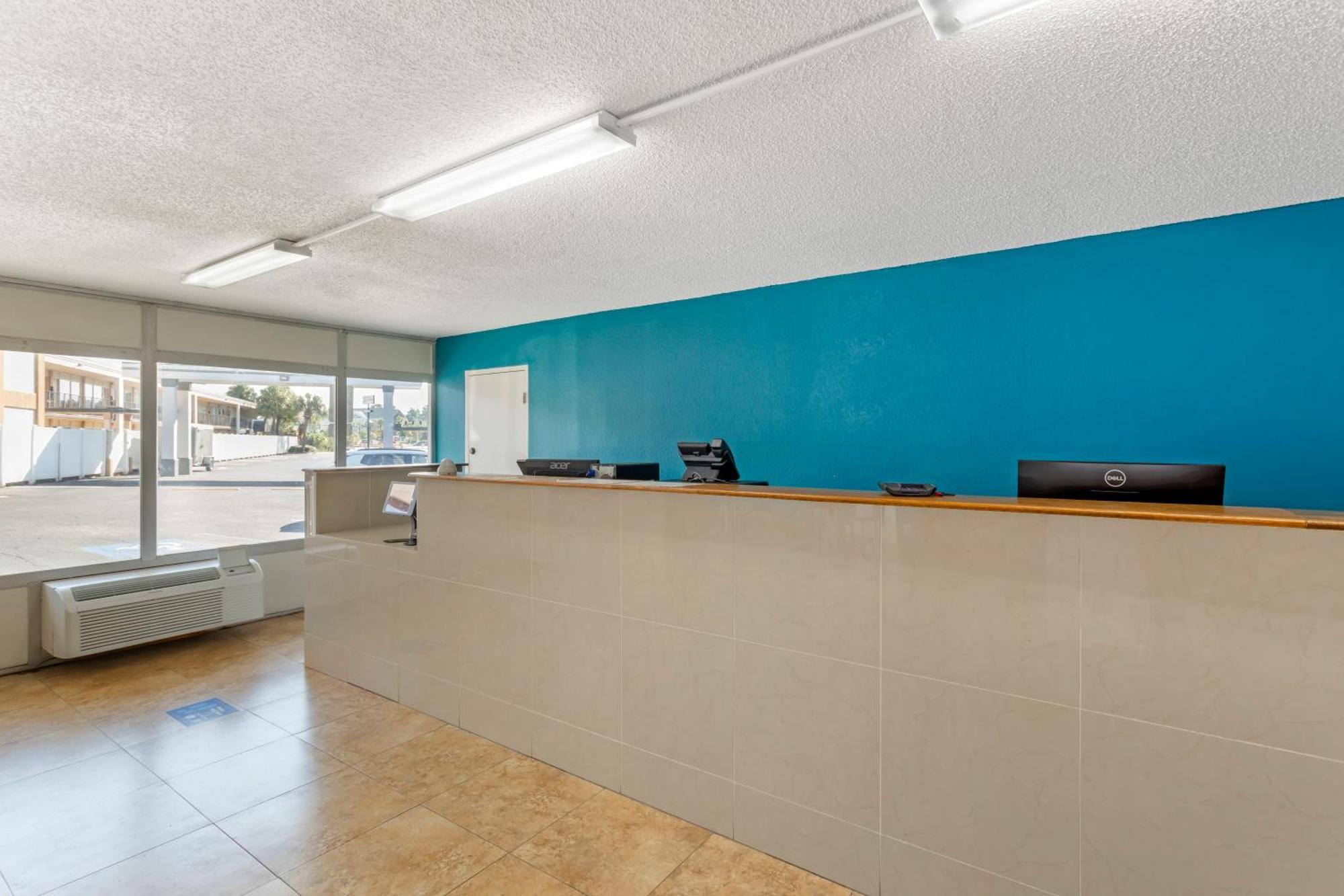 אורנג' פארק Rodeway Inn מראה חיצוני תמונה