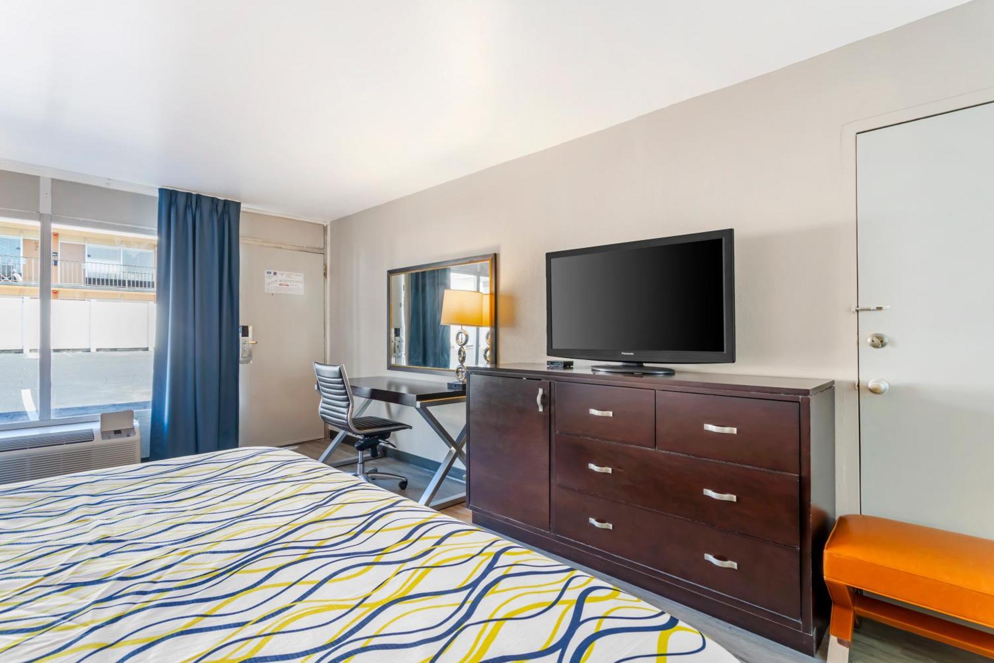 אורנג' פארק Rodeway Inn מראה חיצוני תמונה
