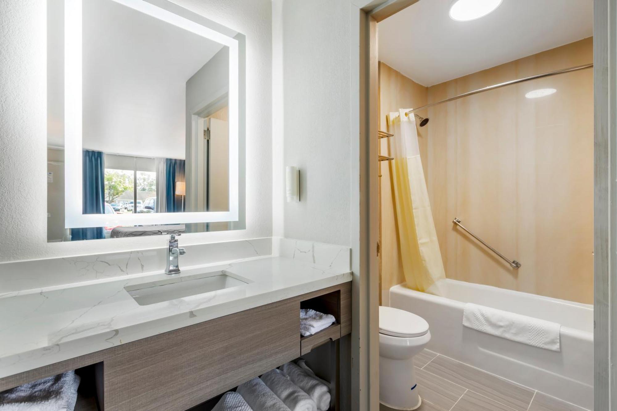 אורנג' פארק Rodeway Inn מראה חיצוני תמונה