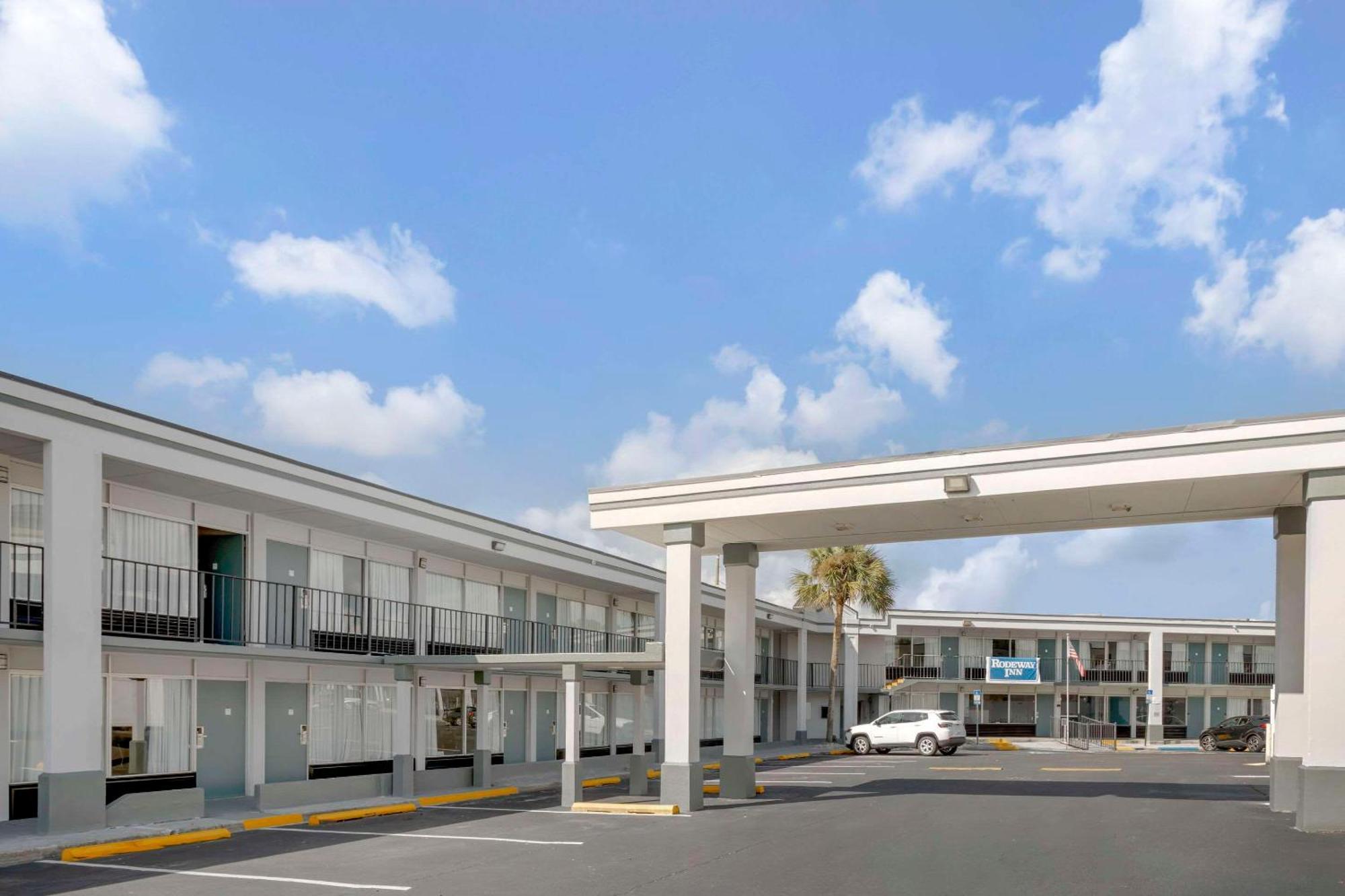 אורנג' פארק Rodeway Inn מראה חיצוני תמונה