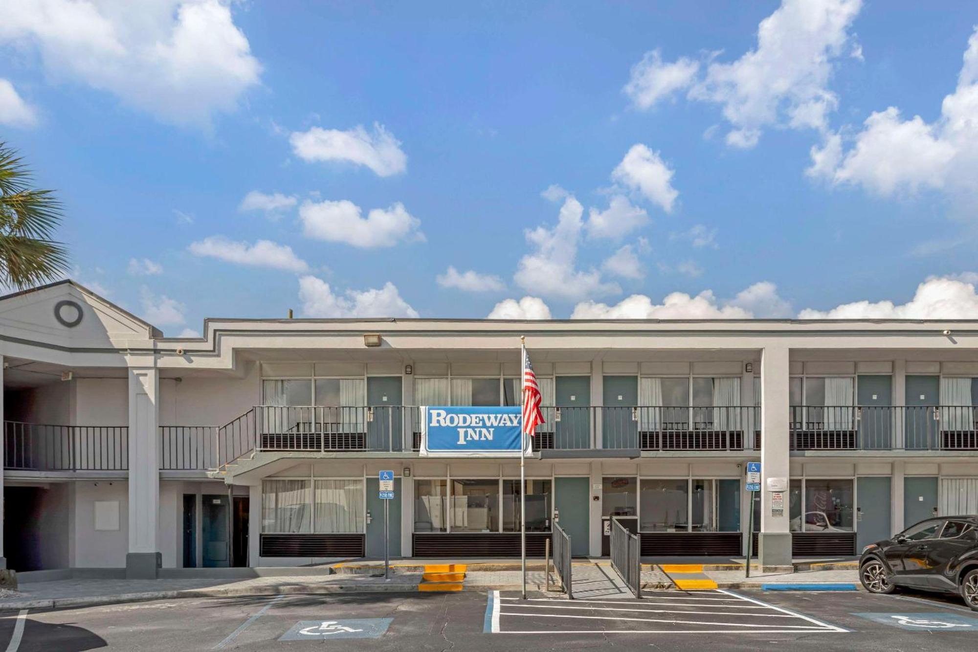 אורנג' פארק Rodeway Inn מראה חיצוני תמונה