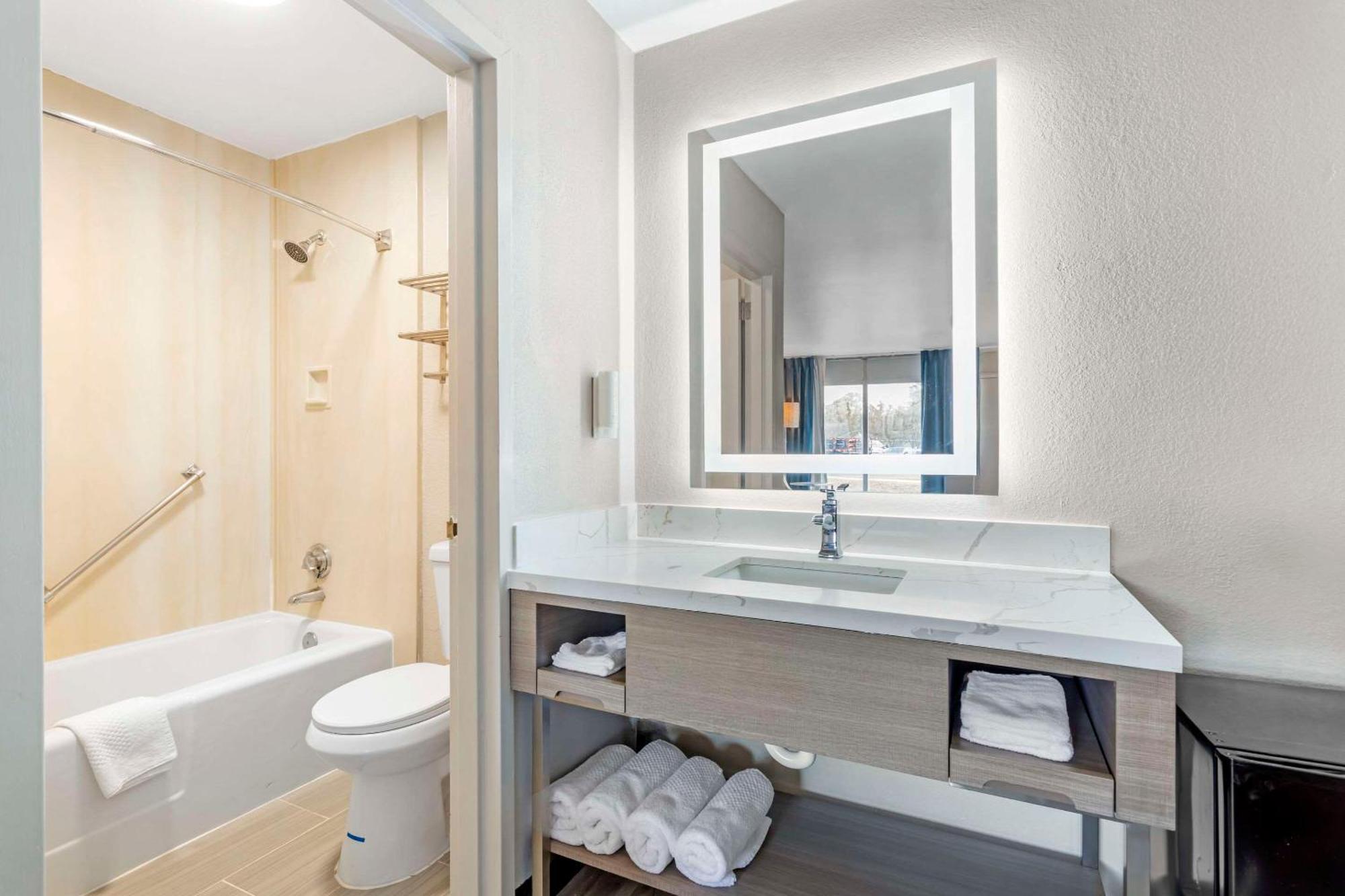 אורנג' פארק Rodeway Inn מראה חיצוני תמונה