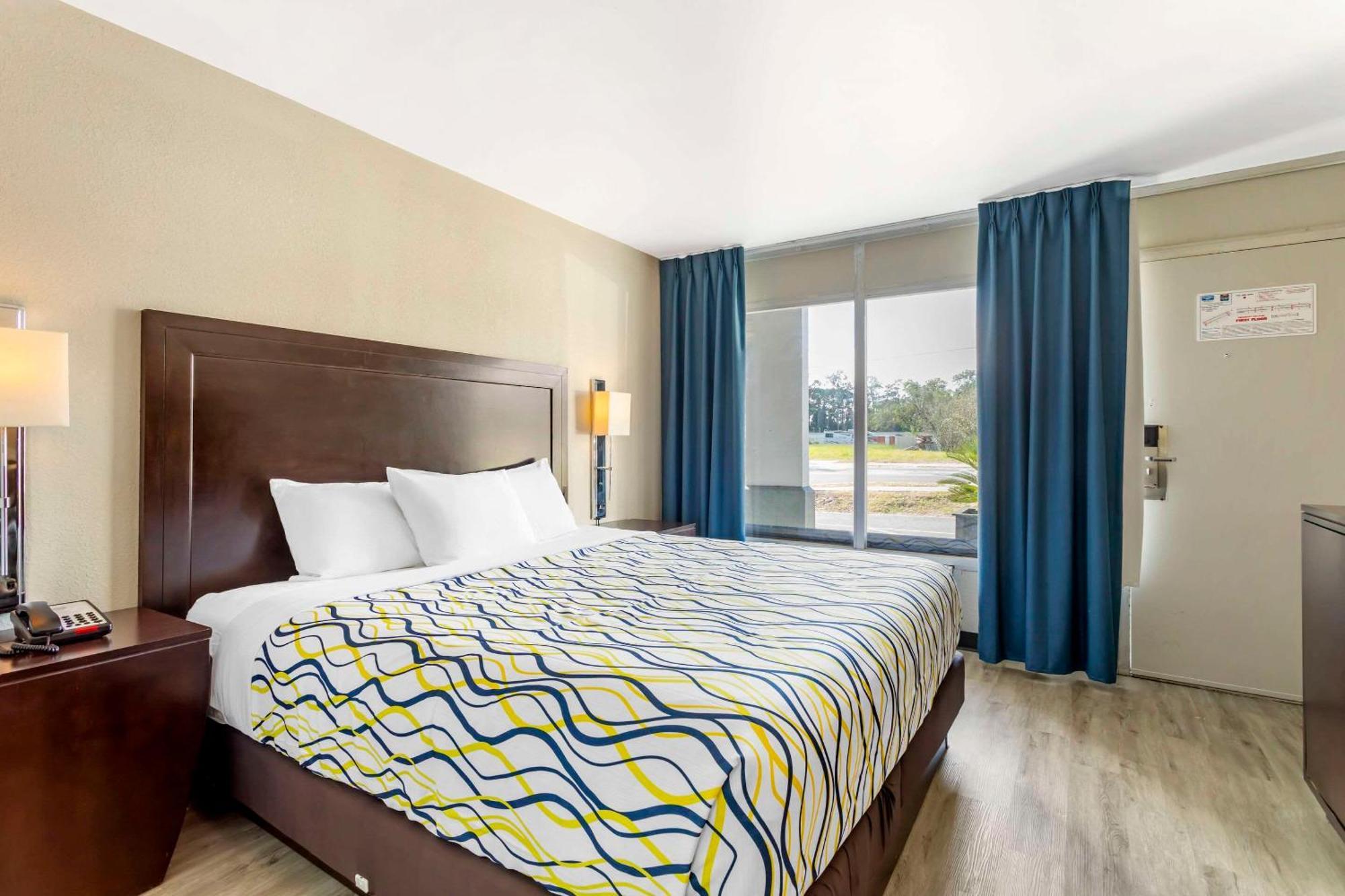 אורנג' פארק Rodeway Inn מראה חיצוני תמונה