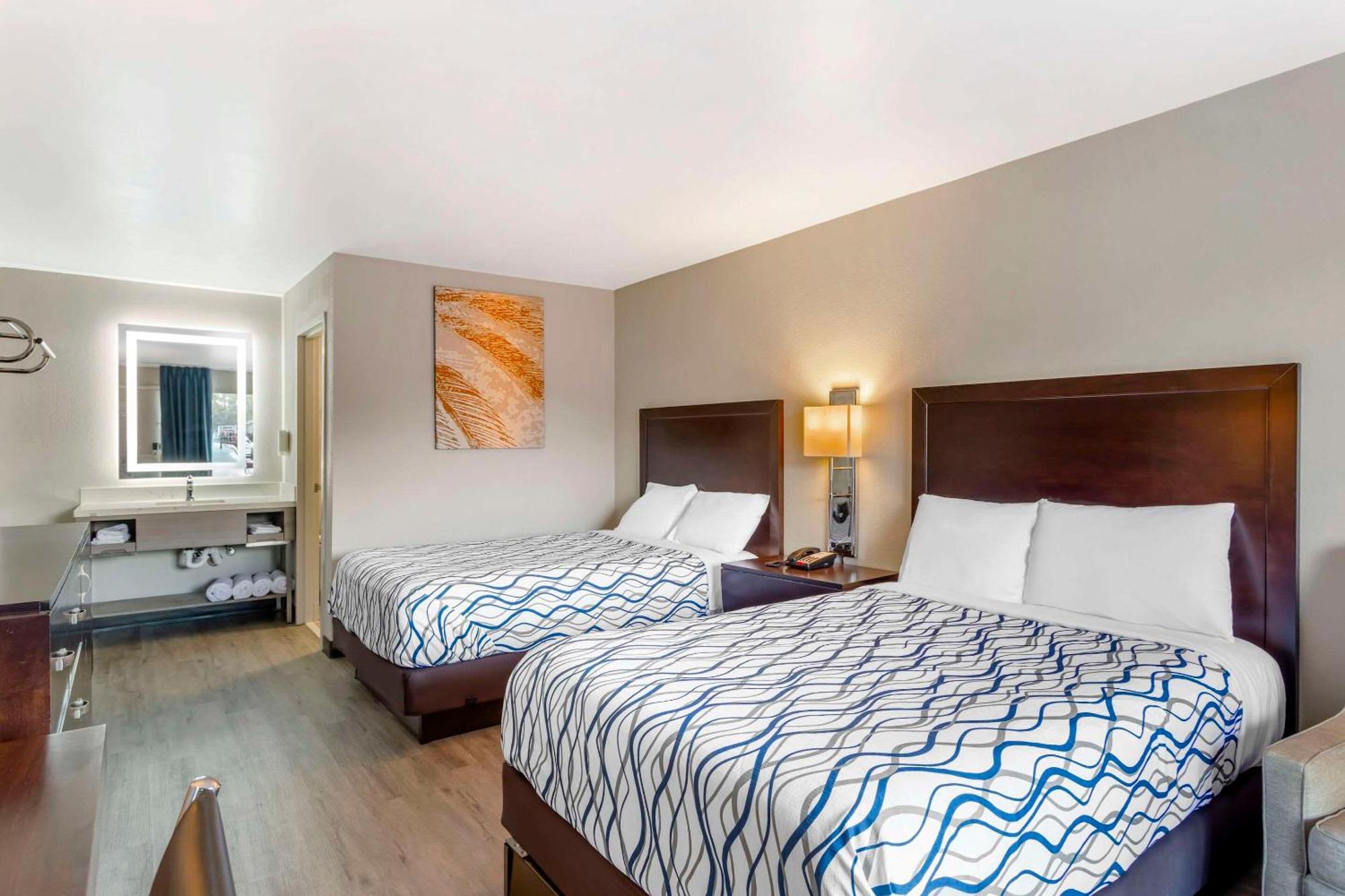 אורנג' פארק Rodeway Inn מראה חיצוני תמונה