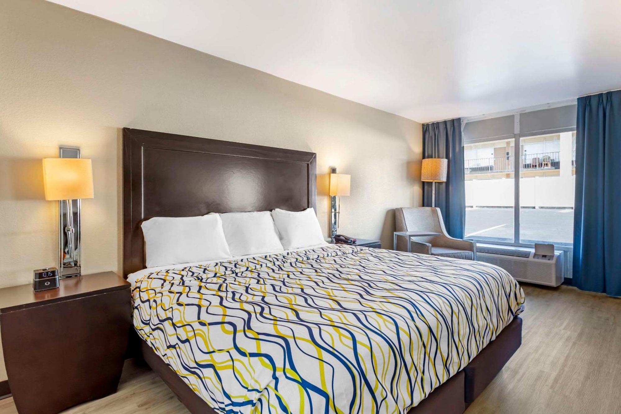 אורנג' פארק Rodeway Inn מראה חיצוני תמונה